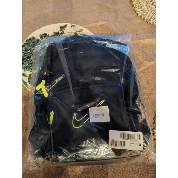 deuter 30 liter backpack Trail Black-Graphite Color:Pink Foam suitable for both women Bellroy Slim Sleeve Men’s CAONLY